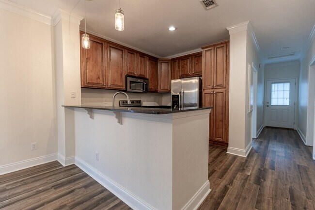 Building Photo - New special for move in!