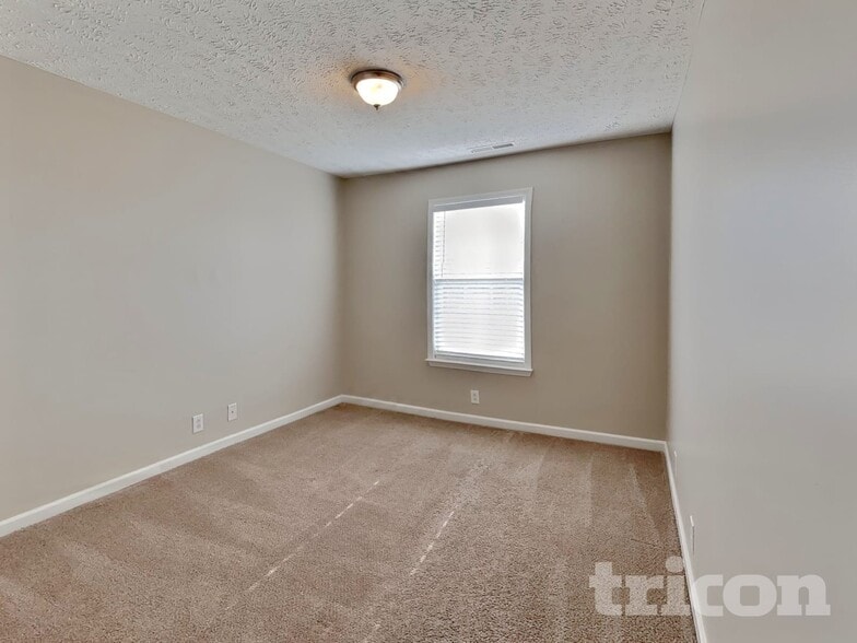 Building Photo - 1456 Colyn Avenue