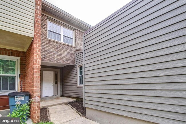 Building Photo - 1006 Moore Pl SW