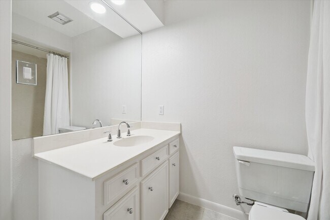 Building Photo - 15703 Whitewater Ln