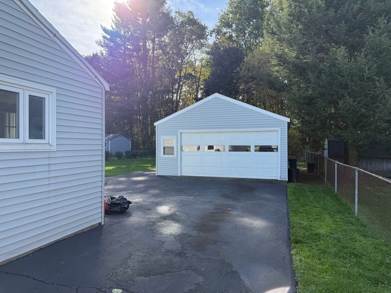 Building Photo - 41 Mary Hadge Dr