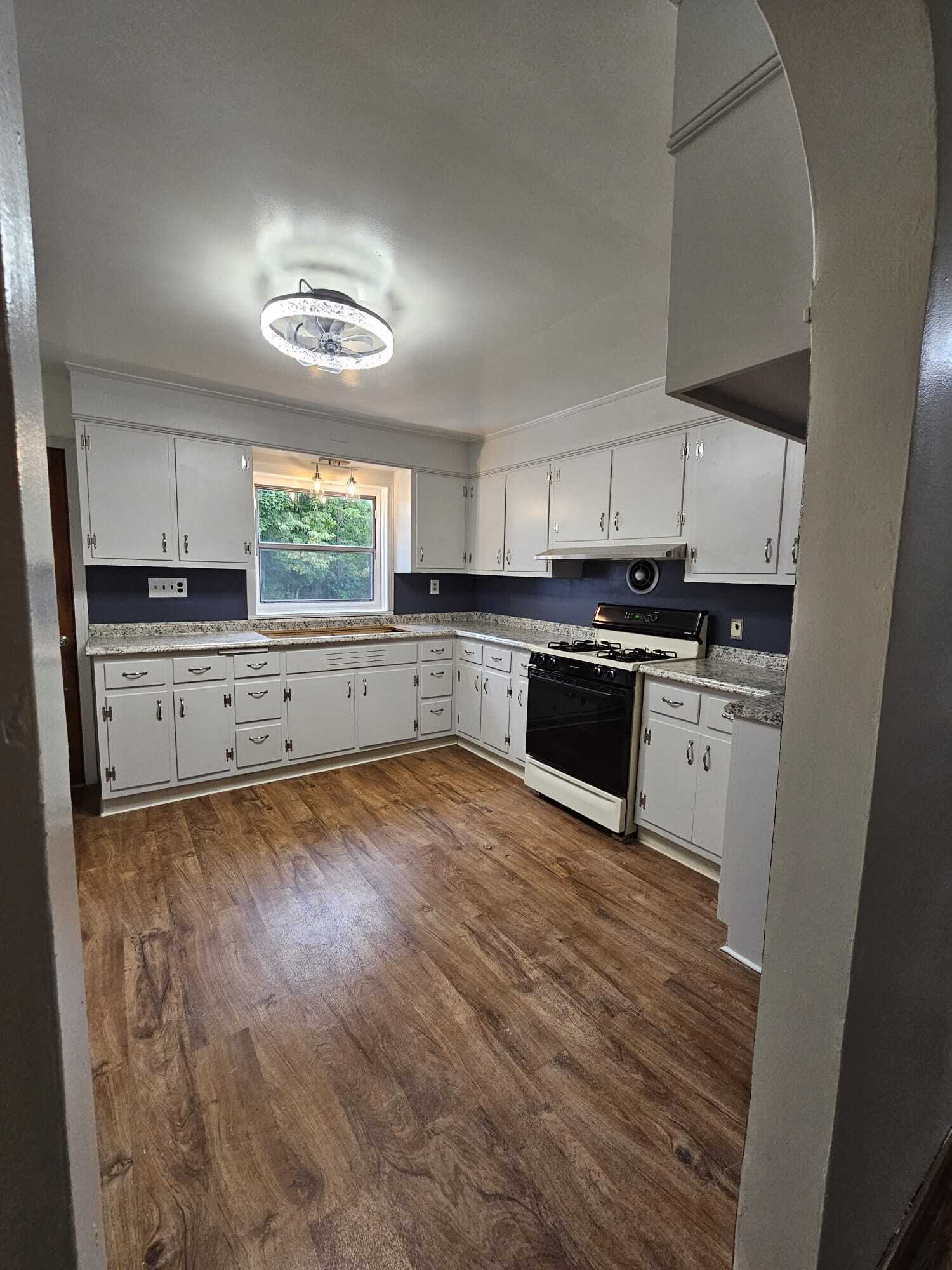 Kitchen - 244 Vineyard Ave
