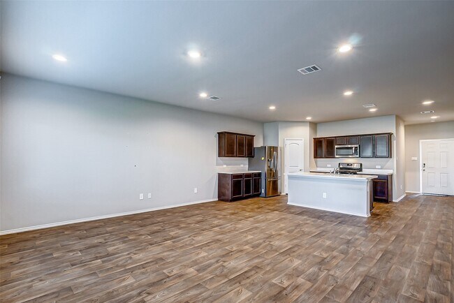 Building Photo - 21323 Pne Ml Dr