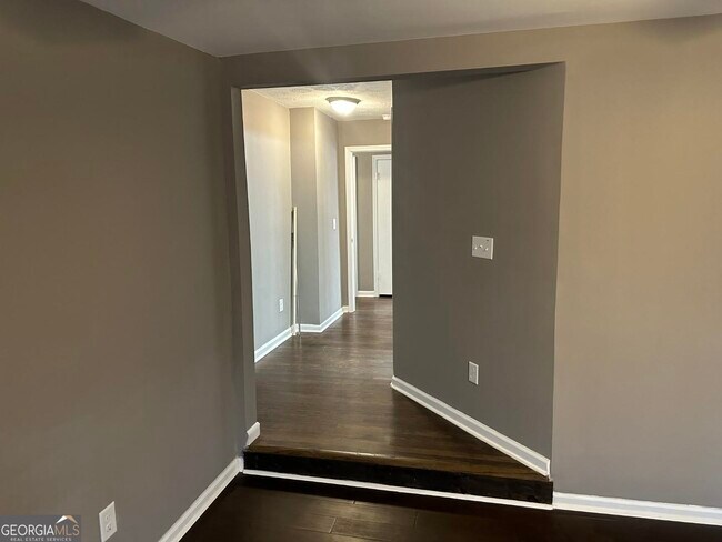 Building Photo - 1545 Gaylor Dr SE