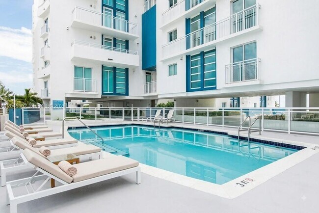 Building Photo - 7600 Collins Ave