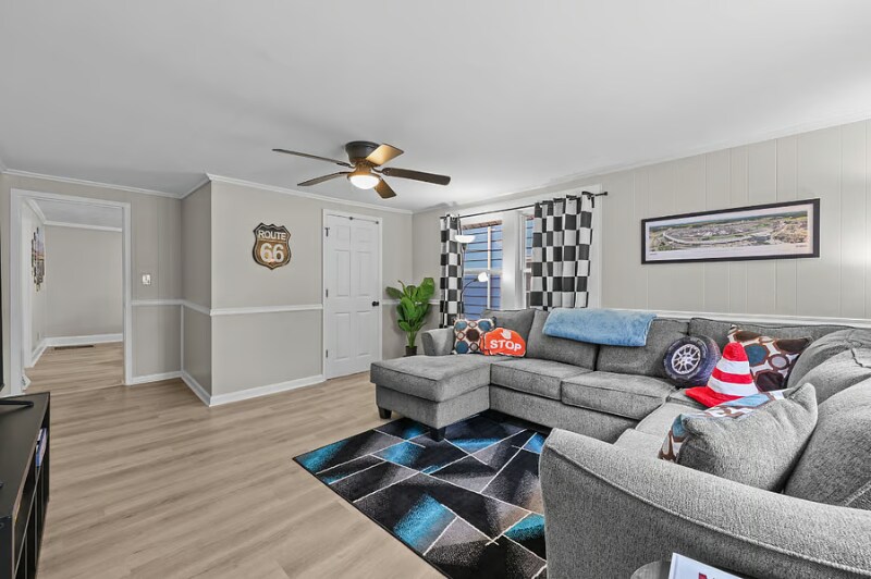 Primary Photo - 105 McGill Ave NW