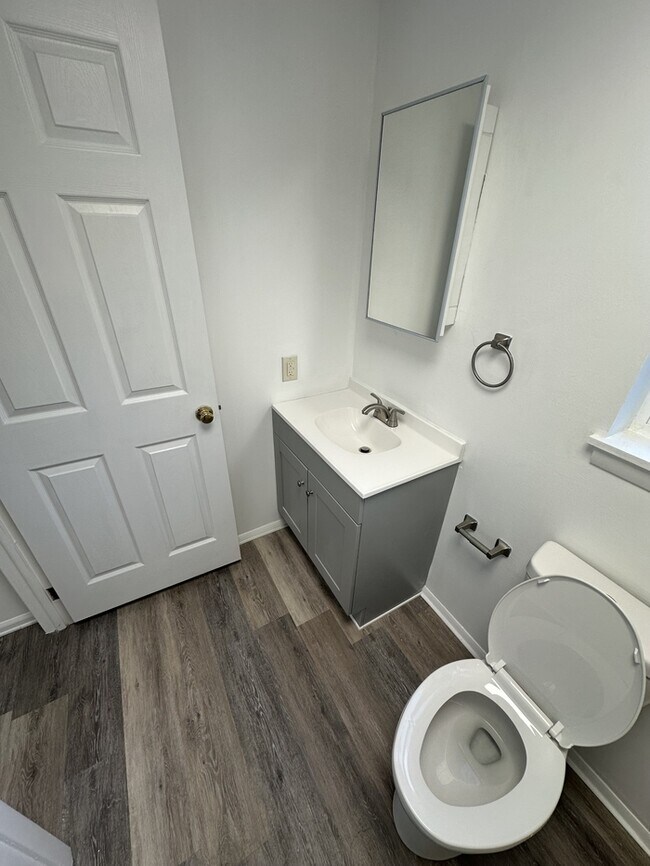 Building Photo - 113 E Middle St