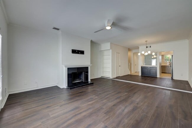Building Photo - 5858 Sugar Hill Dr