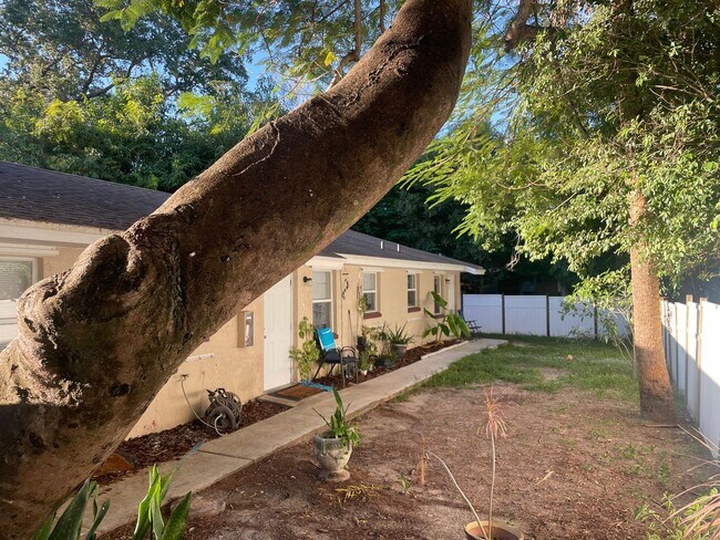 Building Photo - 2357 Lafayette St