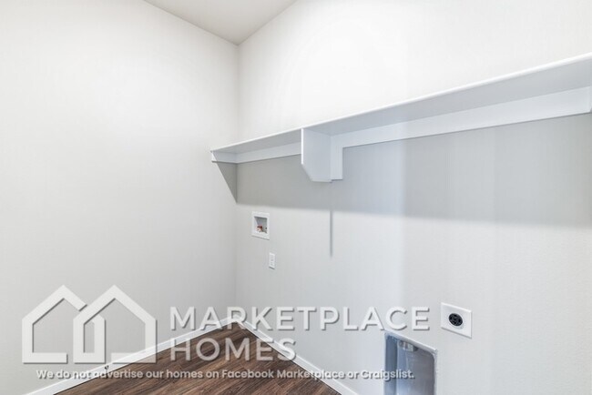 Building Photo - 884 S Brambling Ln