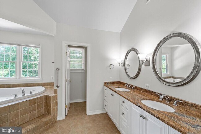 Building Photo - 12312 Streamvale Cir