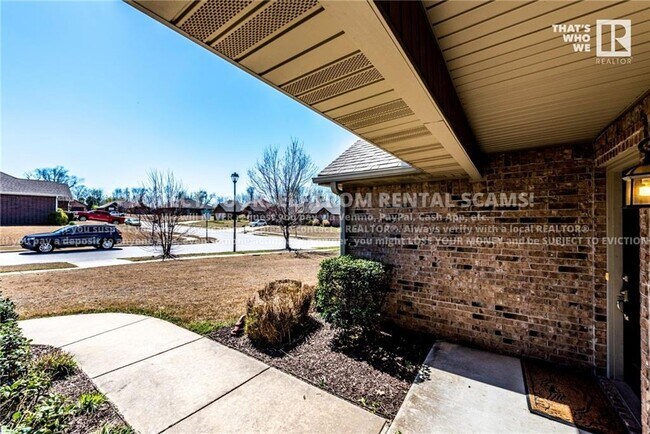 Building Photo - 3522 W Clearwood Dr