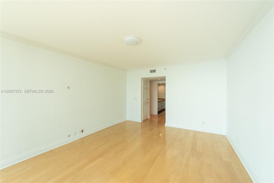 Building Photo - 1643 Brickell Ave