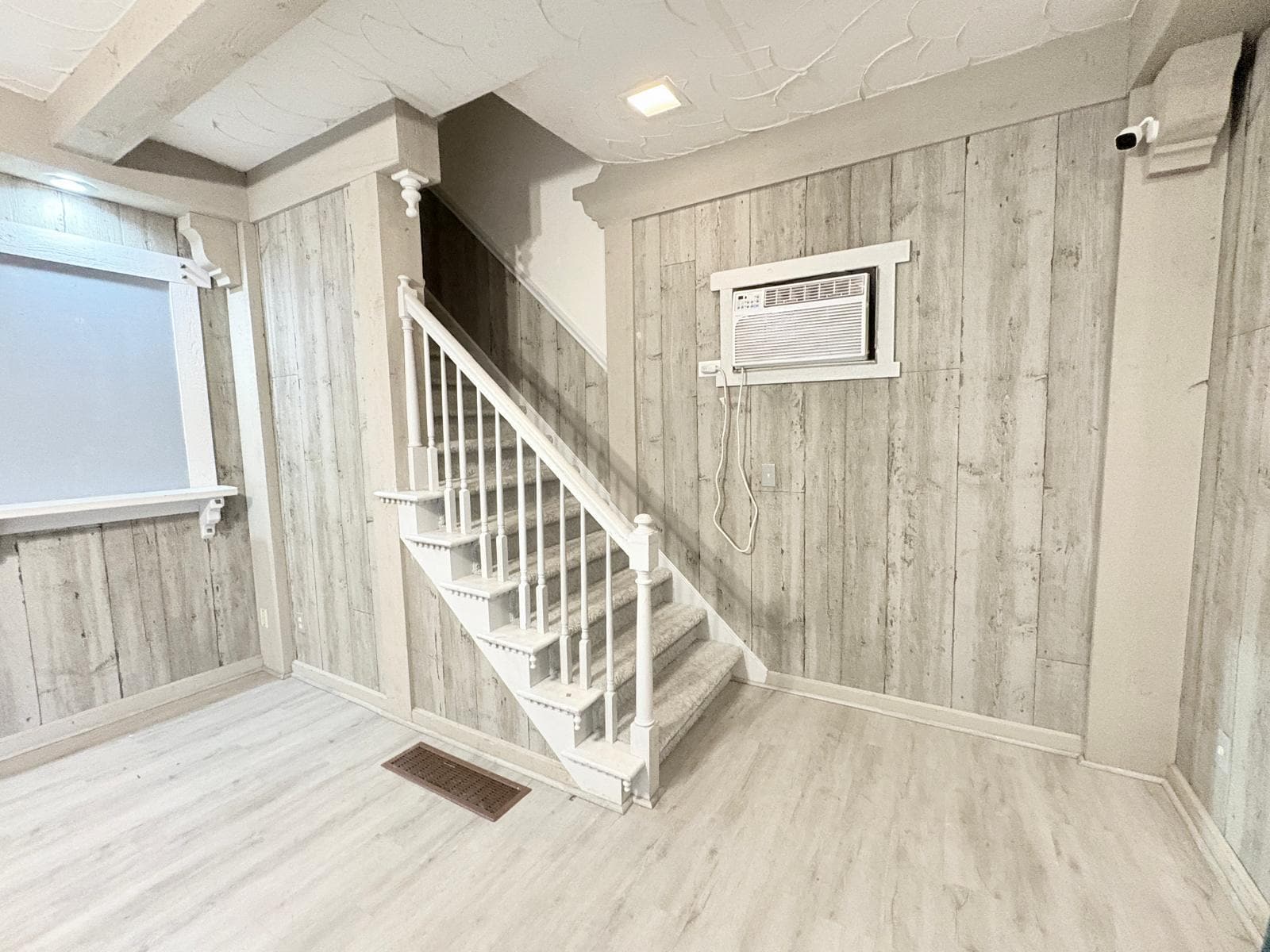 Building Photo - 3627 Hazelhurst Ave