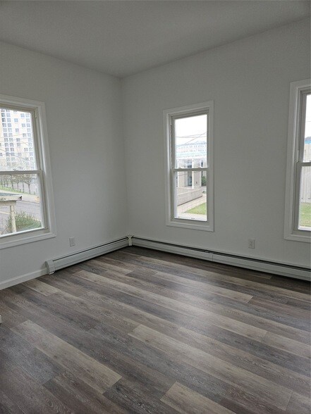 Building Photo - 120 Henry St