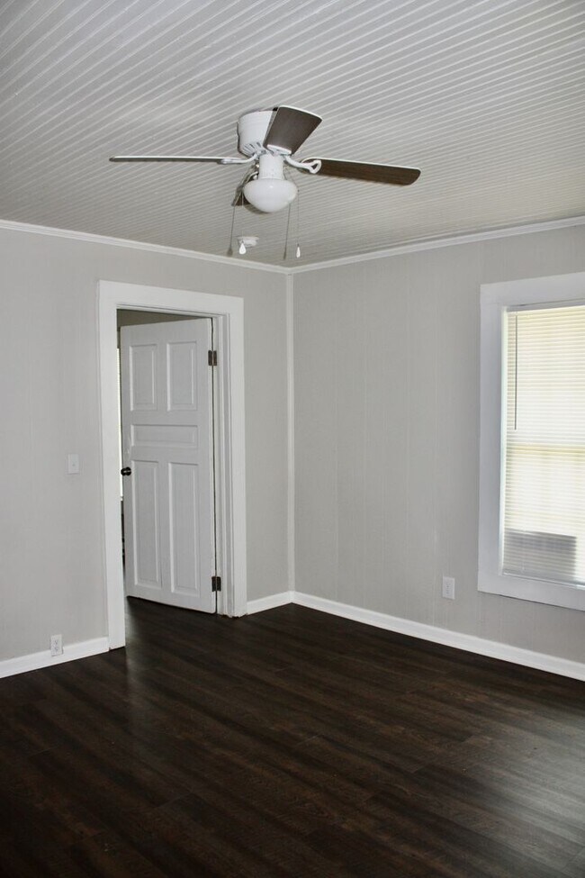 Building Photo - Gay 841-843