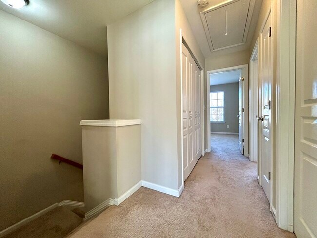 Building Photo - 1121 Drummond Ln