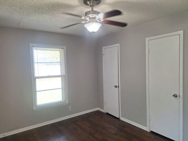 Building Photo - 1225 Harrison Ln