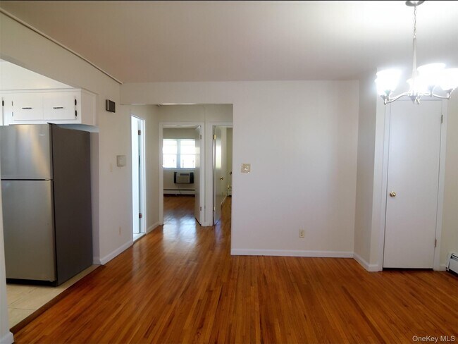 Building Photo - 1465 Burke Ave