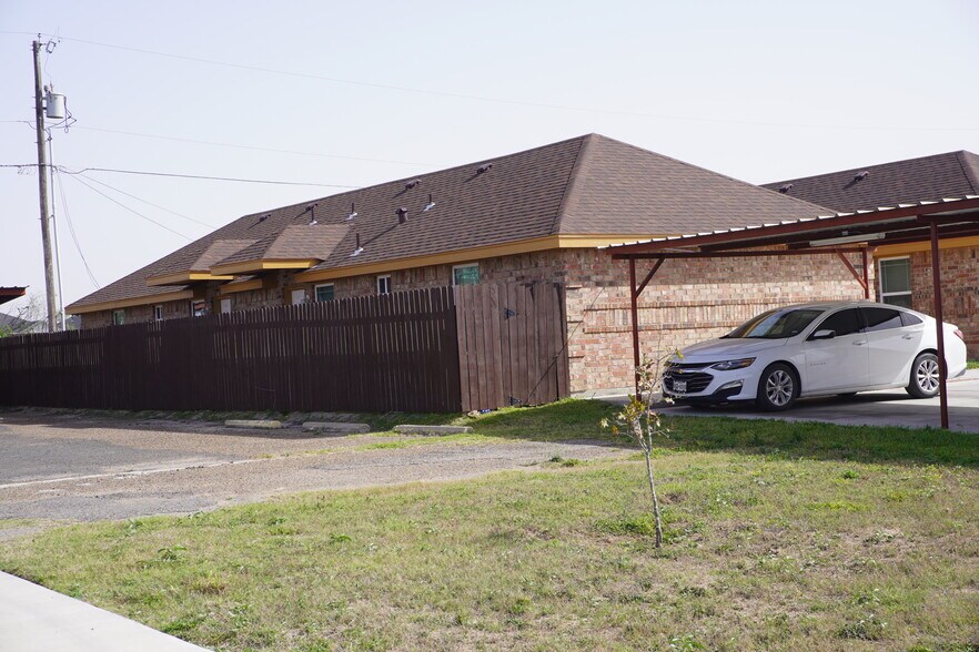 west side of structure - 706 Thompson Rd