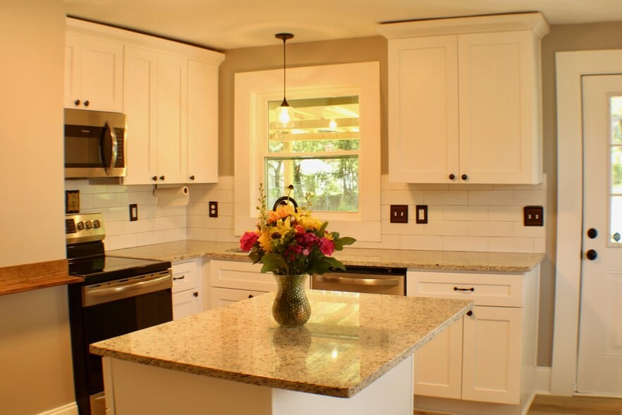 Kitchen with microwave, oven, dishwasher, refrigerator, washer, dryer, and large island - 311 Paris Mountain Ave