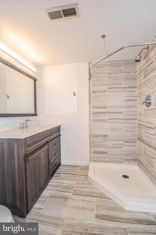 Building Photo - 2812 Yeonas Dr