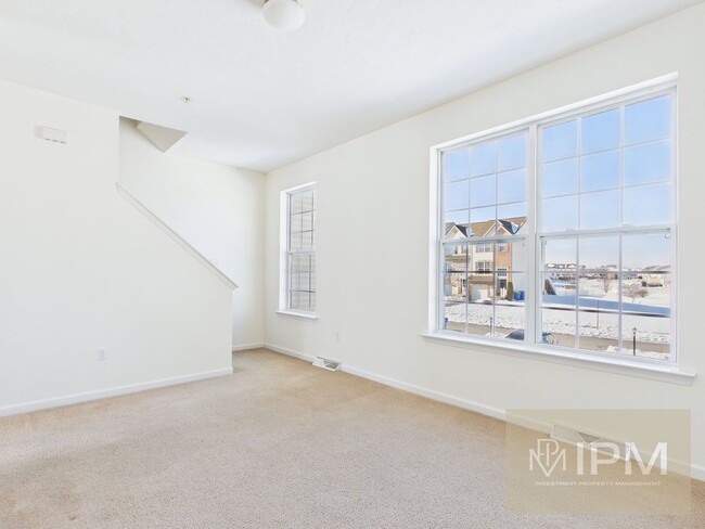 Building Photo - Beautiful 3 Bedroom, 2.5 Bath Townhome in Spring Grove Schools!