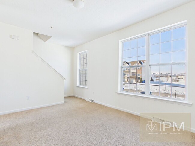 Building Photo - Modern 3 Bedroom Townhome with Garage & Outdoor Amenities!