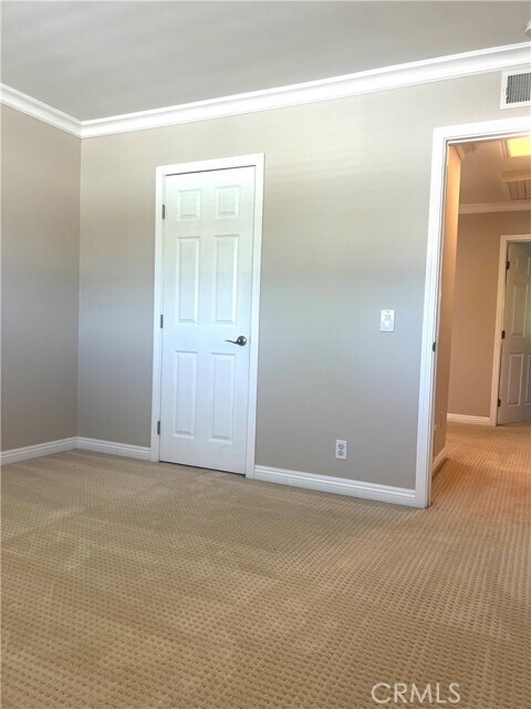 Building Photo - 5052 Hampton Ct