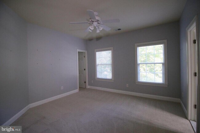 Building Photo - 44136 Riverpoint Dr