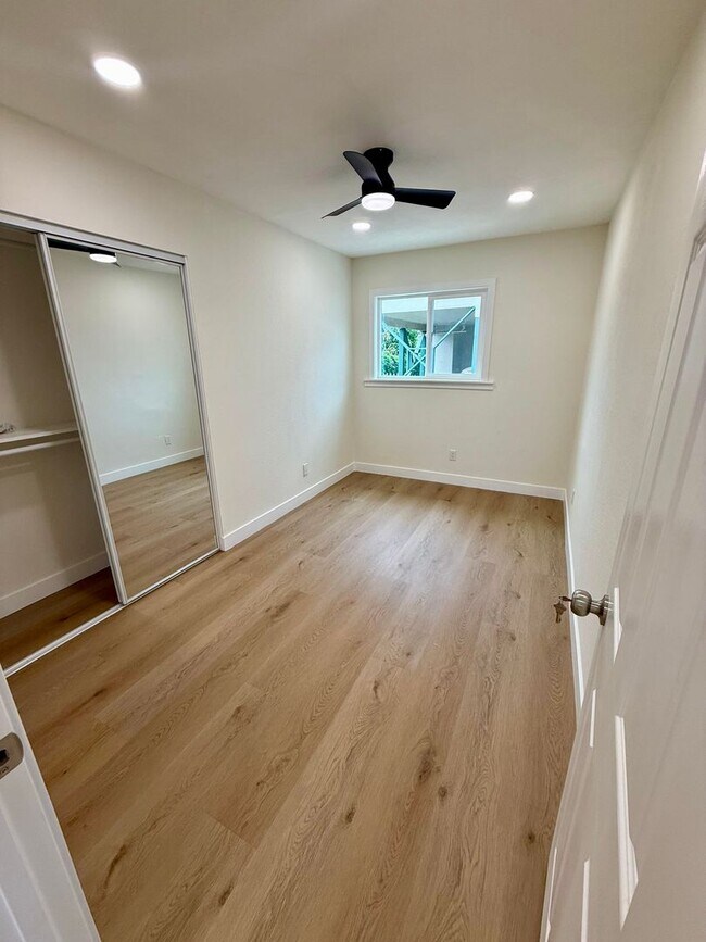 Building Photo - Completely Remodeled Single Family House!