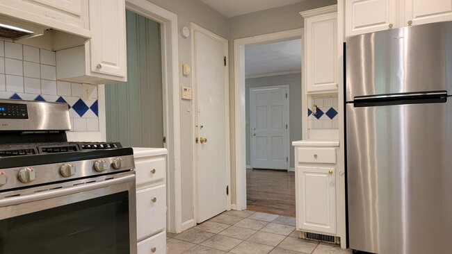 Building Photo - Updated Kitchen Pet Friendly-Brick Ranch  ...