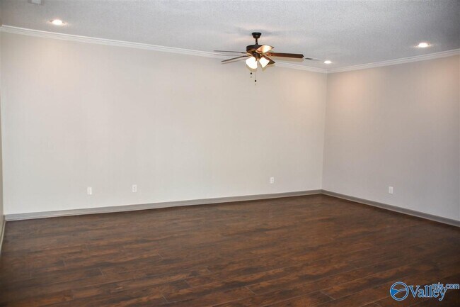 Building Photo - 101 Bridle Trce Ln