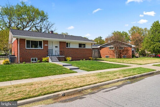 Building Photo - 2521 Fairhill Dr