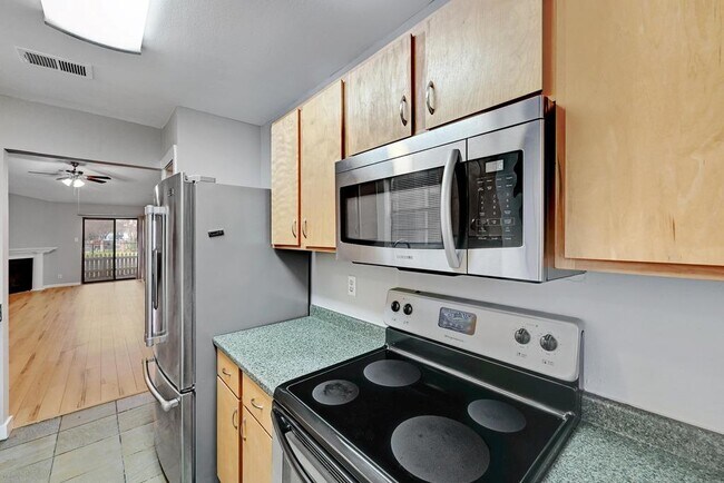 Building Photo - 1601 Faro Dr