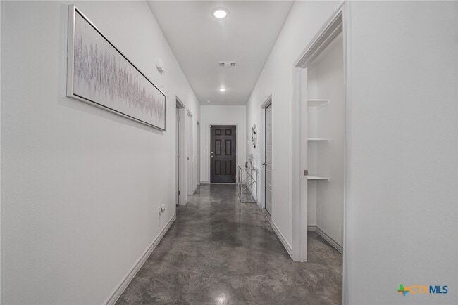 Building Photo - 765 Freedom Cir