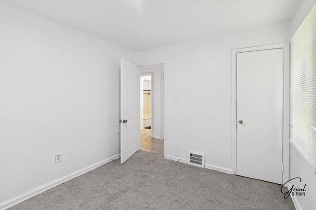 Building Photo - $1300 3 bedroom bungalow