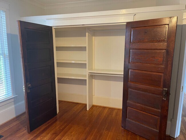 Building Photo - Sylvan Park bungalow, 4508 Park Ave.  2br,...