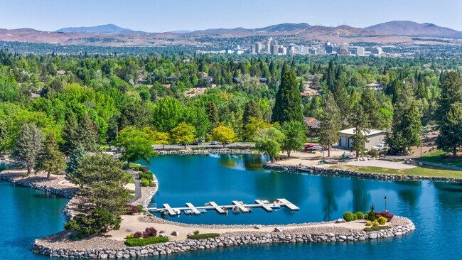 Building Photo - LAKEFRONT LUXURY ON LAKE STANLEY | FULLY FURNISHED + UTILITIES INCLUDED IN GUARDED LAKERIDGE SHORES