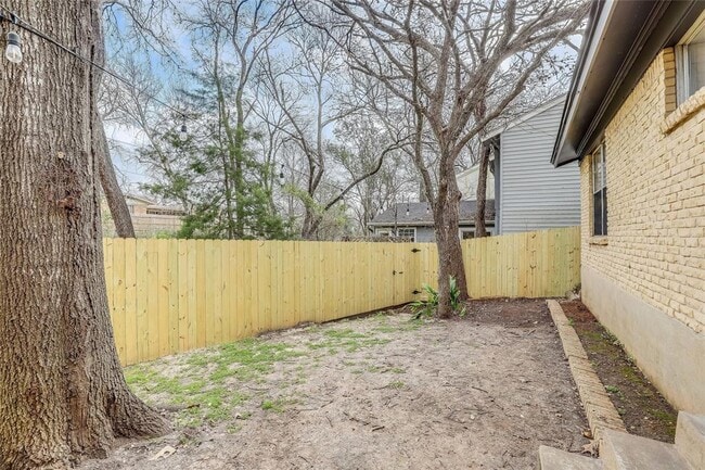 Building Photo - 1612 Elmhurst Dr