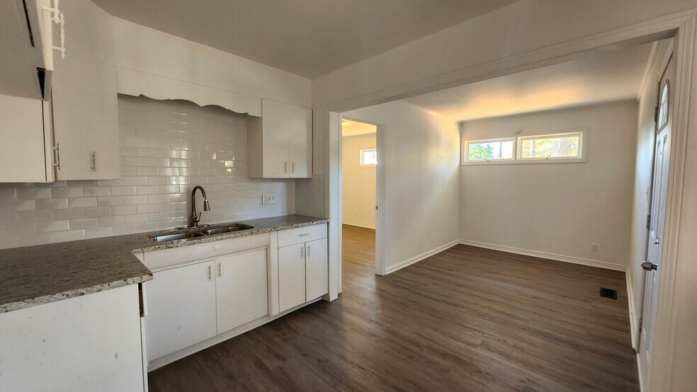 Building Photo - 153 Carol Dr