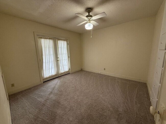 Building Photo - Pensacola - East Hill - 4 bedrooms, 3 bathroom - Mother in Law suite