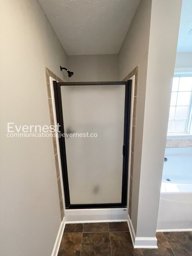 Building Photo - Limited Time Special Offer / 3 Bed, 2 Bath Home with Garage / Pet-Friendly / Vouchers Accepted / ...