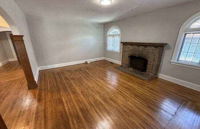 Building Photo - 3015 Clifton Ave