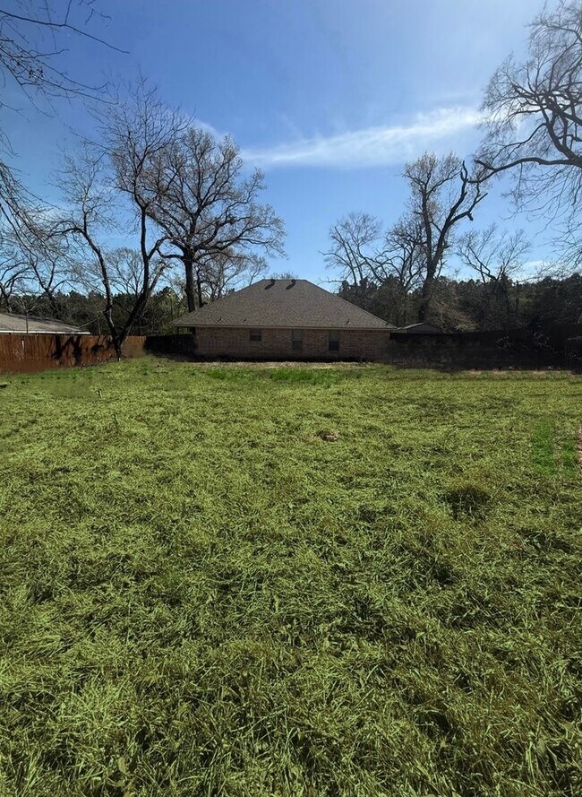 Building Photo - Lovely 3-bed/2-bath in Tyler near Lindale!