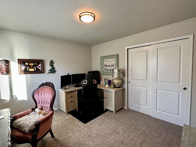 Building Photo - FANTASTIC 3BD/2.5BA w/ A/C in Patriot Park