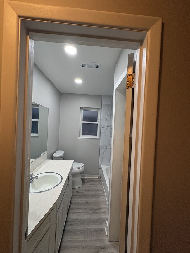 Building Photo - 11701 Southridge Dr