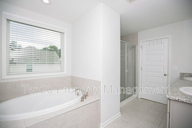 Building Photo - 10258 Green Meadow Ct