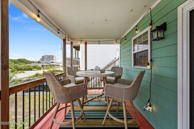 Building Photo - 2660 Island Dr