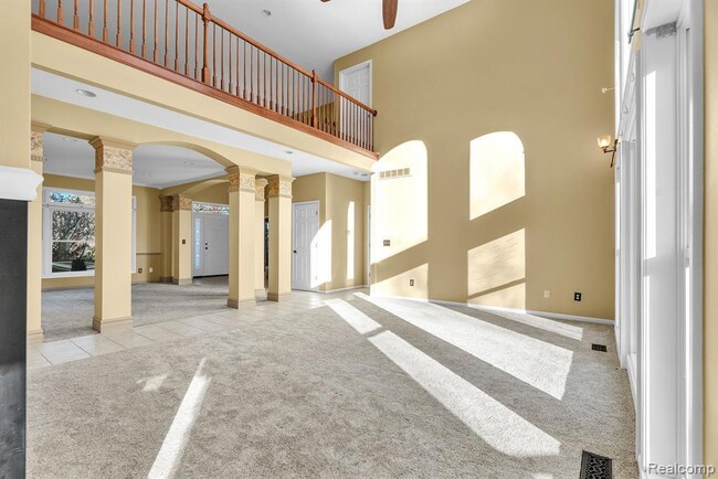 Building Photo - 6573 Poppleton Rd